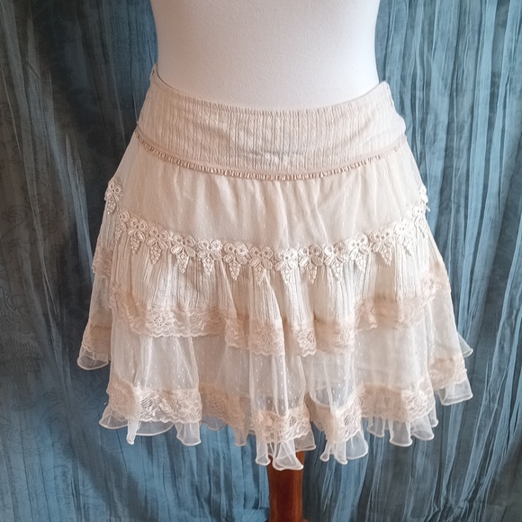 Twenty-one Lace Skirt - Picture 5 of 8